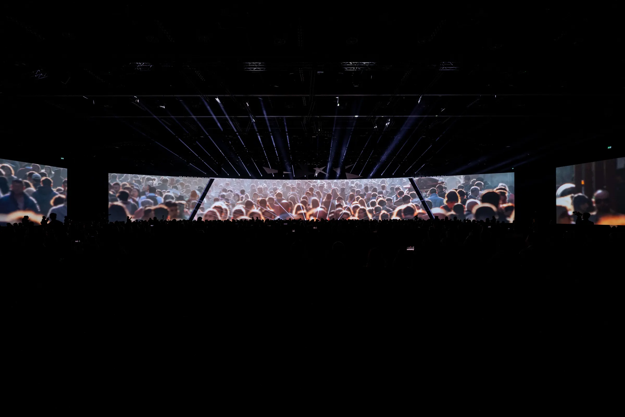 The immersive main room and audience